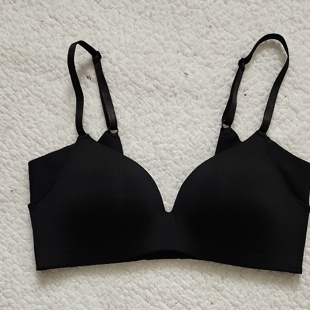 Love by Gap Breathe Wireless Bra - Black - Size 36B - EUC